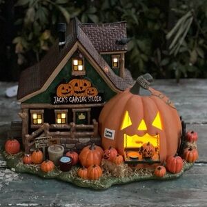 Department 56 Halloween Snow Village Jack's Pumpkin Carving Studio